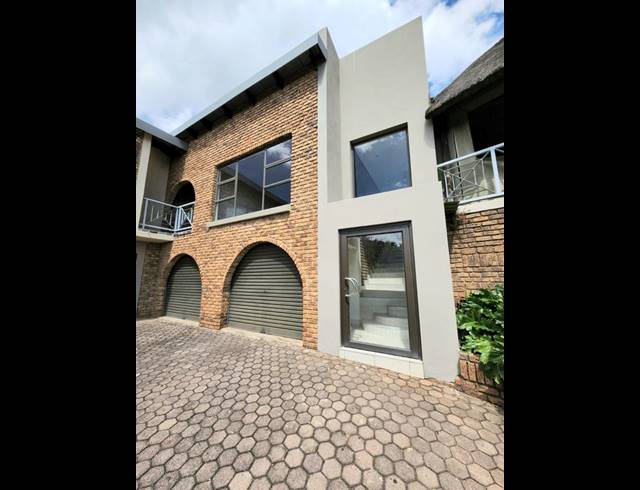 5 BEDROOM HOUSE FOR SALE IN KLOOFENDAL